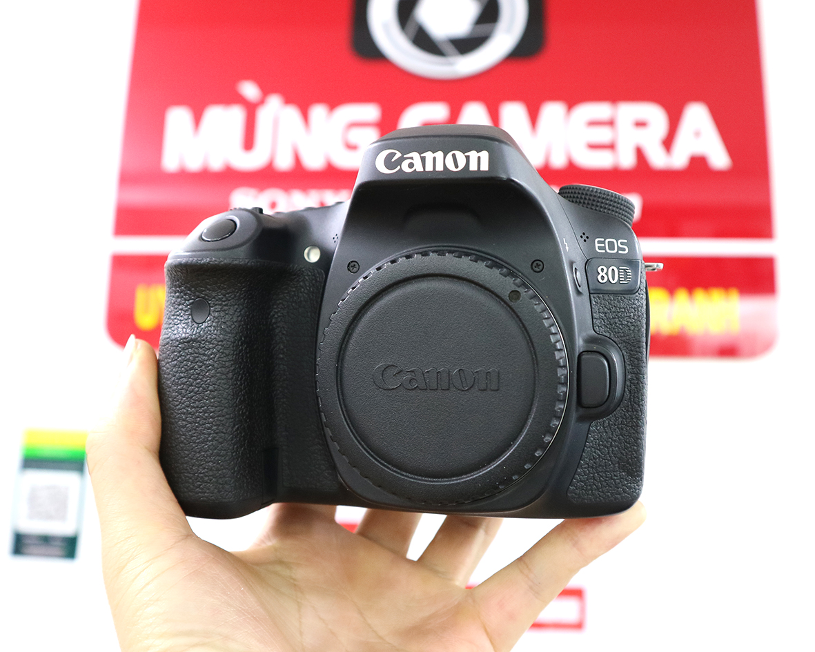 Máy ảnh Canon 80D cũ giá tốt: Bạn đang tìm kiếm một chiếc máy ảnh chụp ảnh chuyên nghiệp với giá hấp dẫn? Canon 80D cũ sẽ là sự lựa chọn tuyệt vời cho bạn! Với hình ảnh chất lượng cao và điều khiển nhanh chóng, máy ảnh này sẽ giúp bạn chụp được những bức ảnh tuyệt vời. Đừng bỏ lỡ cơ hội sở hữu máy ảnh tốt với giá cả hợp lý.