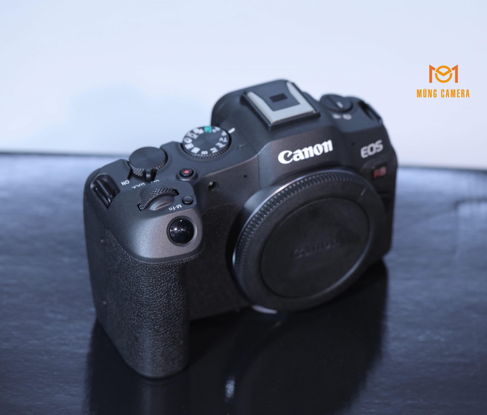 NGOẠI HÌNH CANON R8
