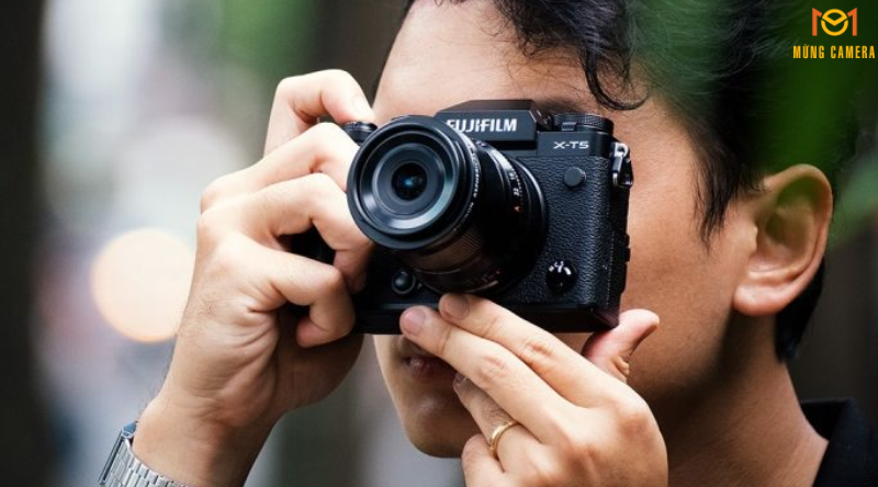 Thiết Kế Hoài Cổ & Màn Hình Linh Hoạt