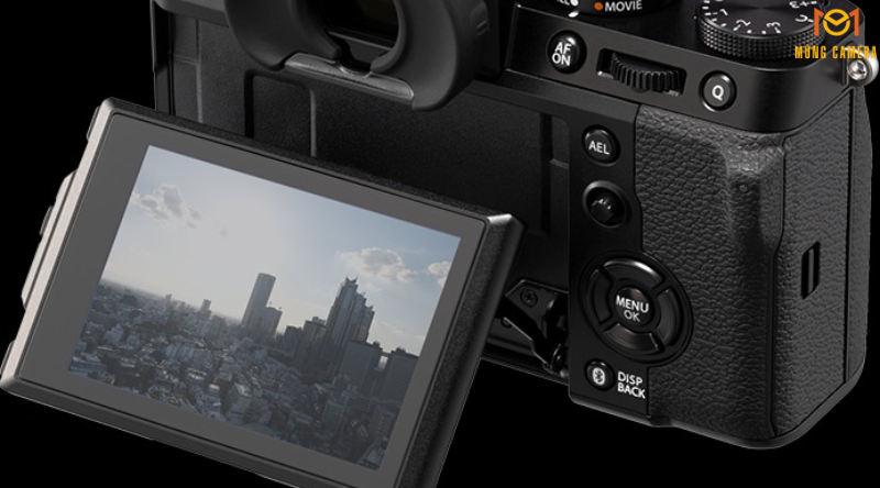 Màn Hình LCD Nghiêng Ba Chiều & EVF Sắc Nét