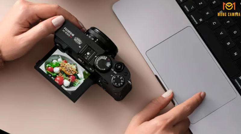 Màn hình LCD nghiêng hai chiều tiện dụng