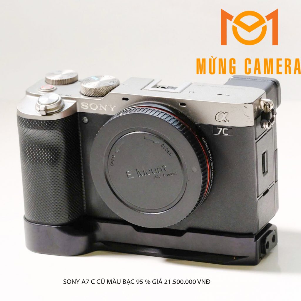 📸 Full-frame 24.2MP – chất lượng ảnh cao, xóa phông đẹp
🎥 Quay 4K sắc nét – phù hợp quay vlog, review
🧠 Lấy nét cực nhanh (693 điểm AF) – bắt nét chuẩn, kể cả quay video
🖐️ Chống rung 5 trục – quay cầm tay ổn định
🎒 Nhỏ gọn nhất dòng full-frame Sony – cực tiện mang đi