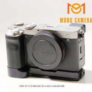 📸 Full-frame 24.2MP – chất lượng ảnh cao, xóa phông đẹp 🎥 Quay 4K sắc nét – phù hợp quay vlog, review 🧠 Lấy nét cực nhanh (693 điểm AF) – bắt nét chuẩn, kể cả quay video 🖐️ Chống rung 5 trục – quay cầm tay ổn định 🎒 Nhỏ gọn nhất dòng full-frame Sony – cực tiện mang đi