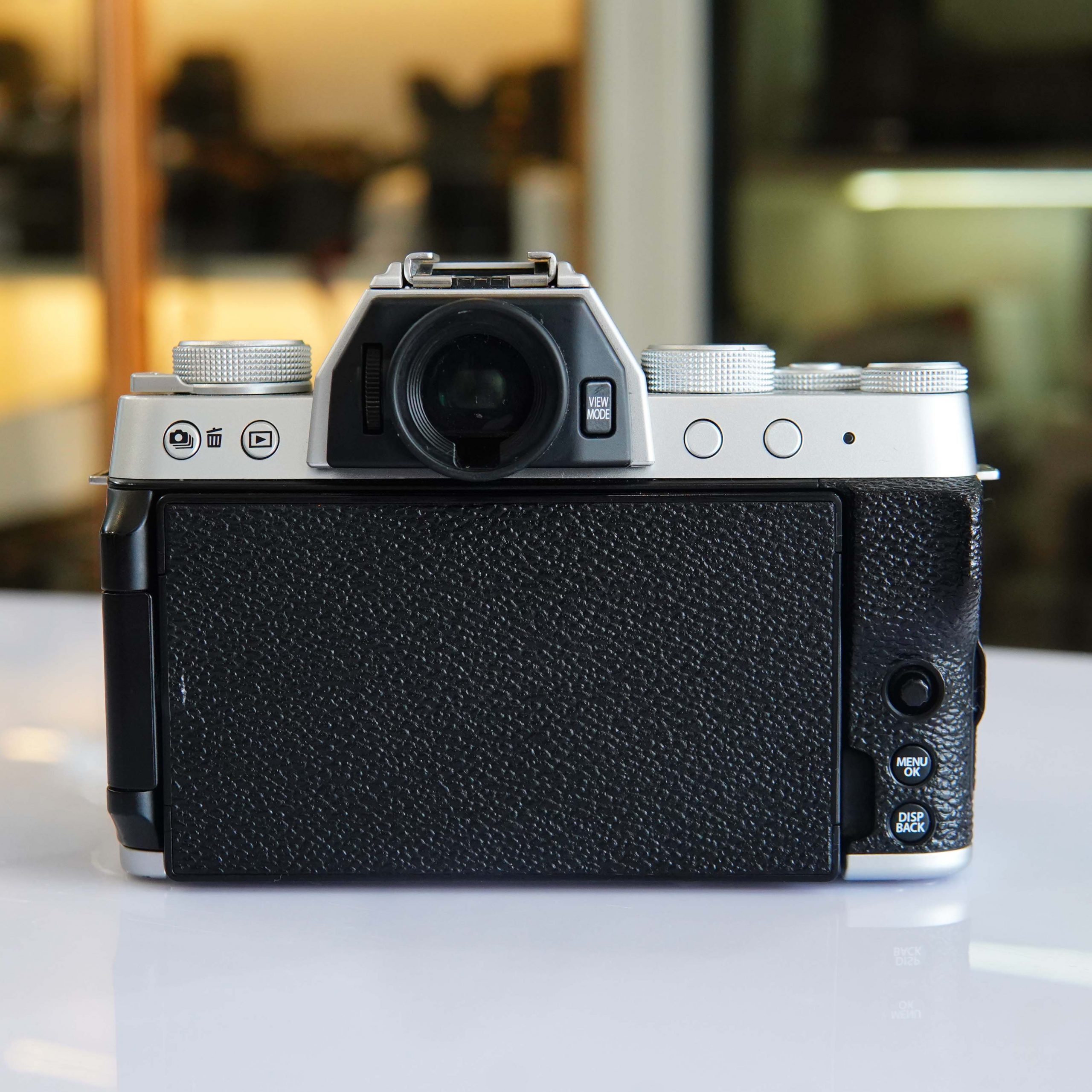 Fujifilm X-T200 mau bạc