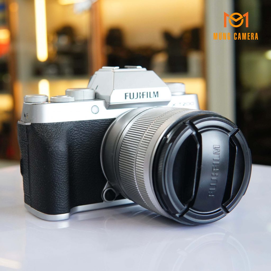 MÁY ẢNH FUJIFILM X-T200 CŨ (BODY BẠC) GIÁ TỐT