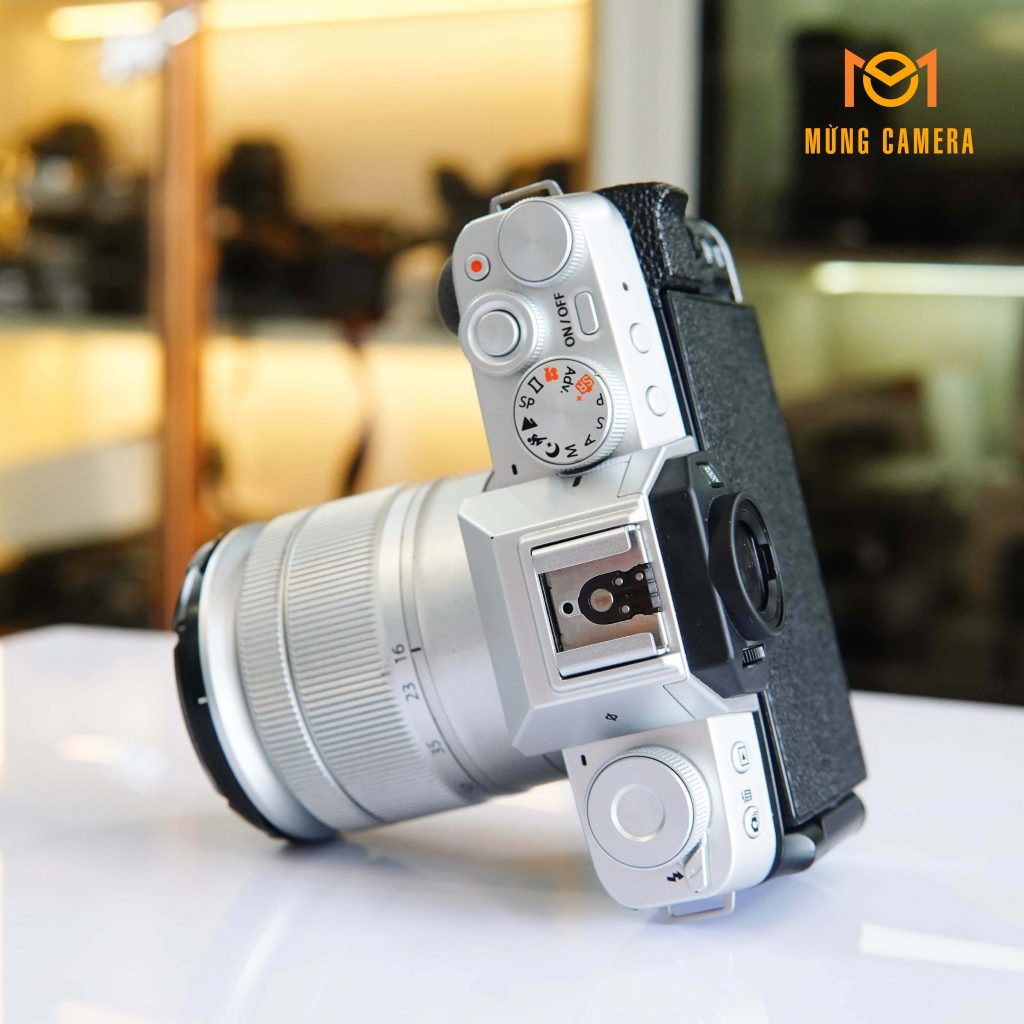 MÁY ẢNH FUJIFILM X-T200 CŨ (BODY BẠC) GIÁ TỐT