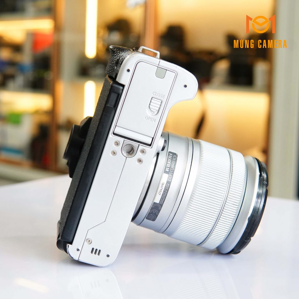 MÁY ẢNH FUJIFILM X-T200 CŨ (BODY BẠC) GIÁ TỐT